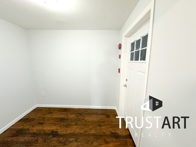 Building Photo - 1 Bedroom Apartment in Tacony, Philadelphia.