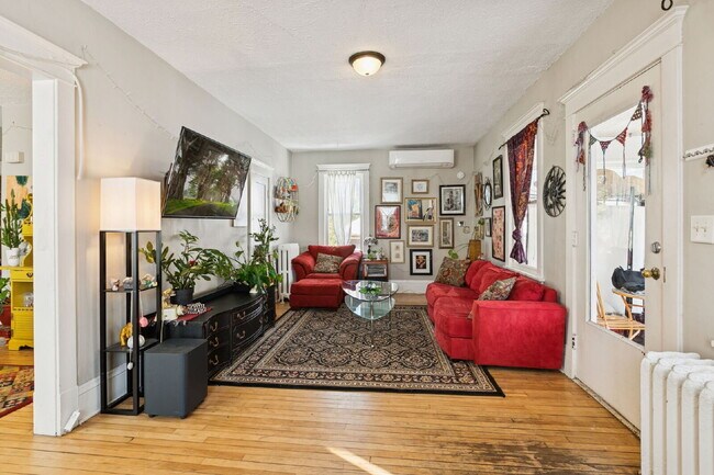 Building Photo - Beautiful single family home with near U of MN - 4 bed 2 bath - VIDEO TOUR