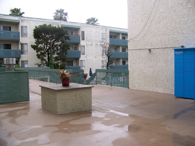 Building Photo - 550 W Regent St