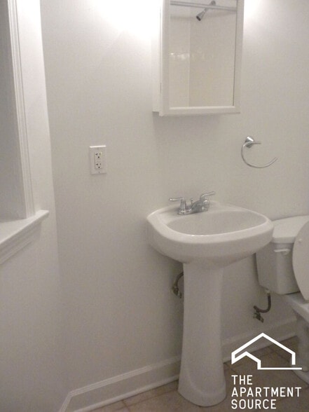 Building Photo - 2455 N Spaulding Ave