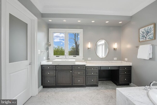 Building Photo - 9884 River Chase Way