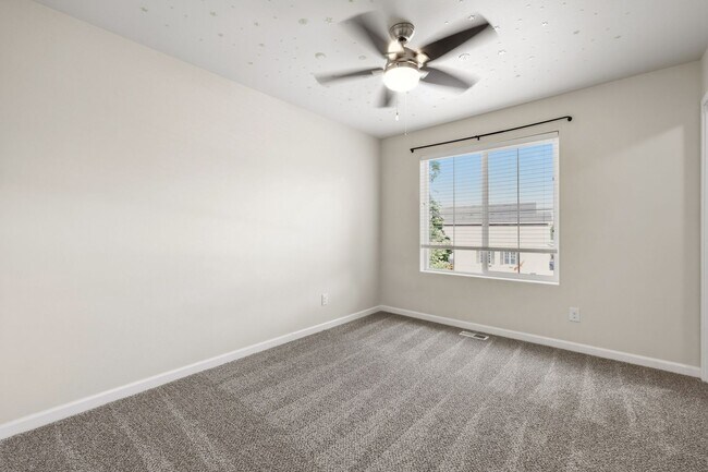 Building Photo - MOVE IN READY NOW! A/C! Multi generational living? Home office? Tumwater School District