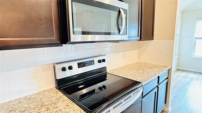 Building Photo - 180 Onna St