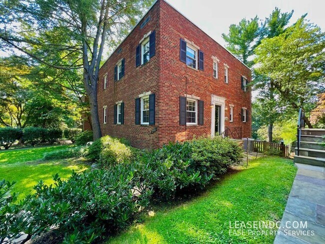Primary Photo - 2906 Upton St NW