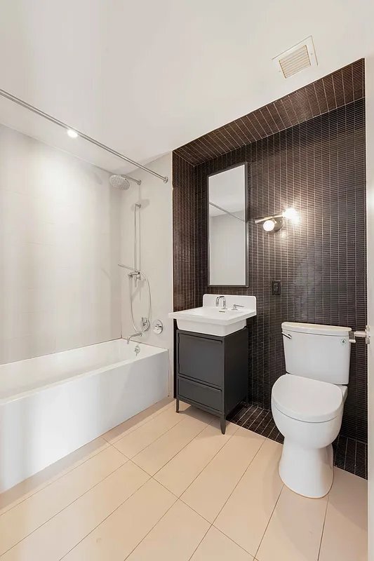 Building Photo - 123 Melrose St