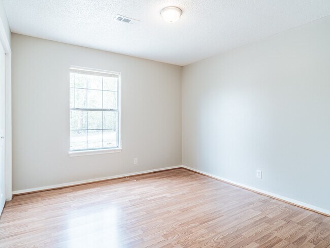 Building Photo - 7 Claypole Ln