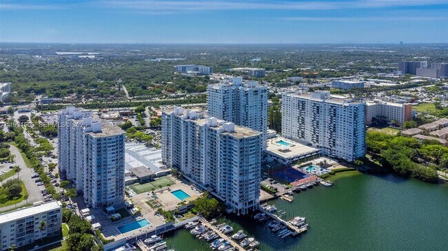 Building Photo - 18081 Biscayne Blvd