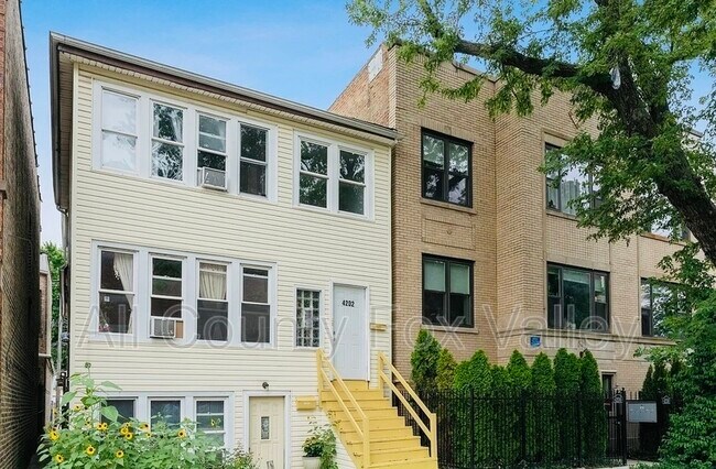 Primary Photo - 4202 N Sacramento Ave