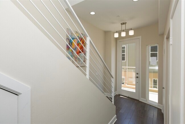 entry - 401 N Coast Hwy