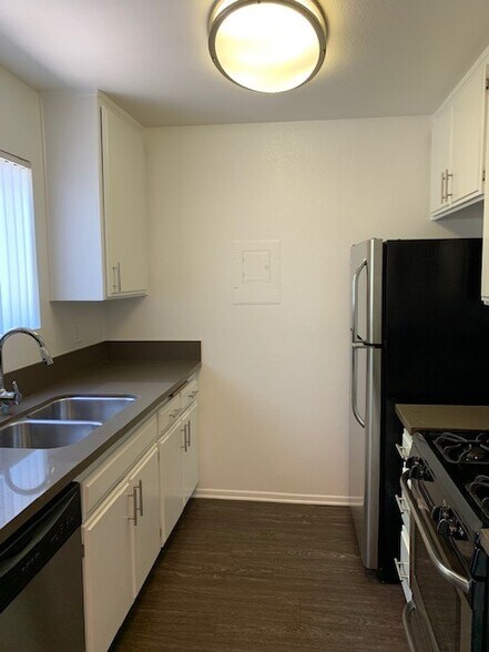 Building Photo - KBC Burbank