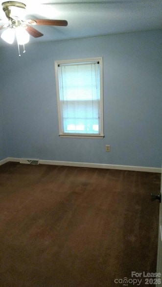 Building Photo - 433 Raintree Dr