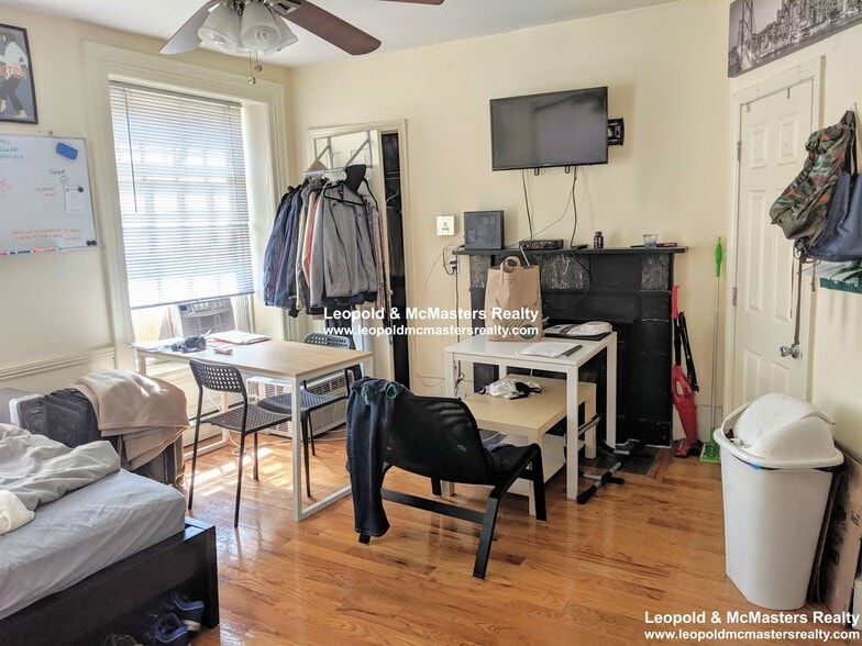 Building Photo - 36 Joy St