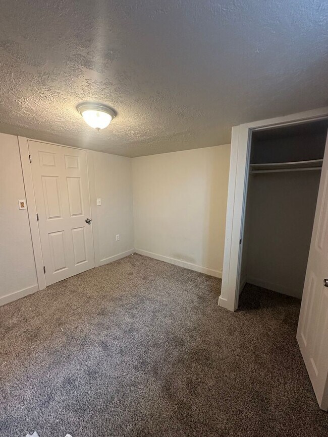 Building Photo - GORGEOUS West Valley Home!!!