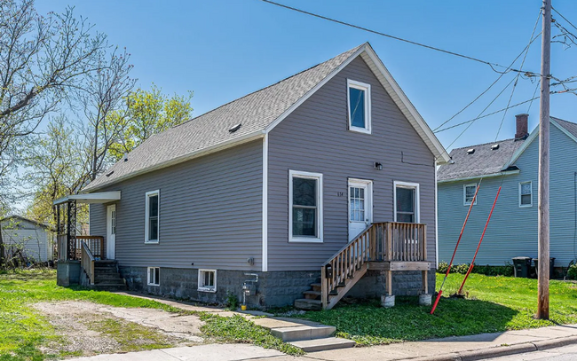 Primary Photo - Rock Island 4BR Home