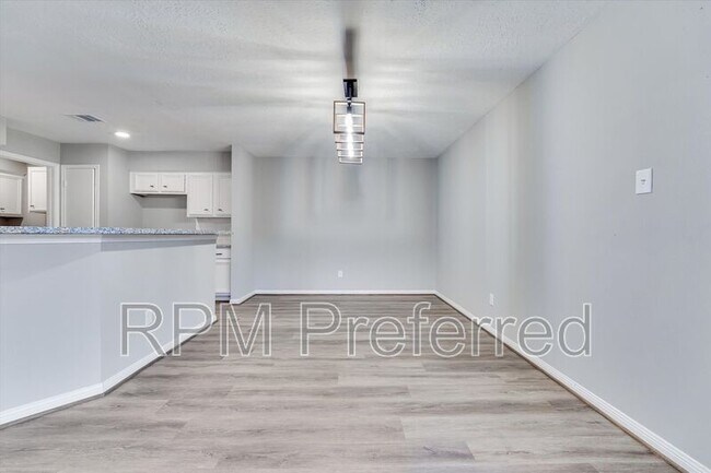 Building Photo - 8526 Deer Meadow Dr