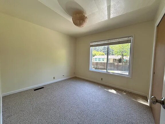 Building Photo - Charming upstairs Guerneville duplex. This home is close to town and has river access