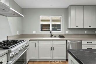 Building Photo - 354 La Perle Pl