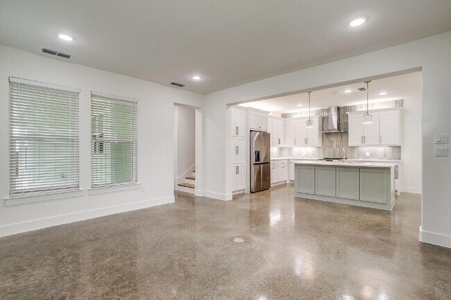 Building Photo - Brand New Custom 3 Bedroom Home in Granbury!