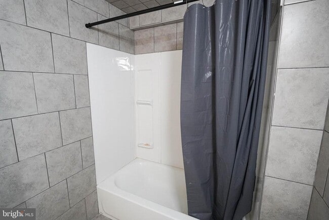 Building Photo - 231 Newton St