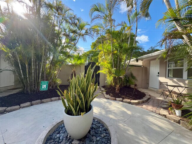 Building Photo - 924 NE 17th Terrace