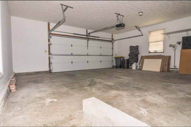 Building Photo - Beautiful 4-Bedroom Home on Spacious Corne...