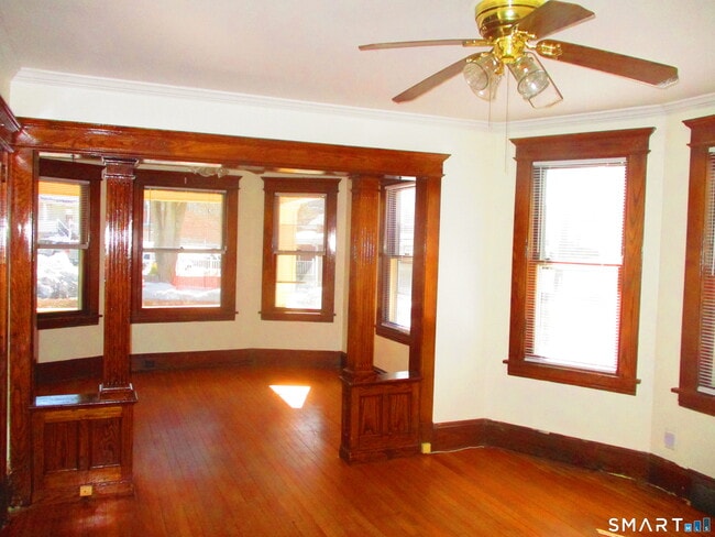 Building Photo - 247 Flax Hill Rd