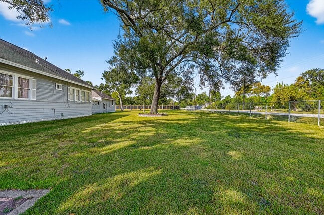 Building Photo - 9629 Sunnywood Dr