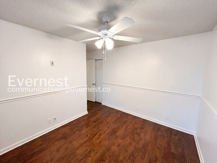 Building Photo - 5510 Country Dr