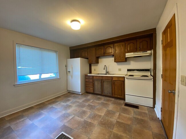 Building Photo - 68037 Franklin St