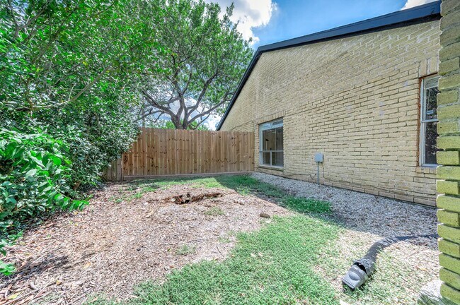 Building Photo - 10230 Trade Winds Dr