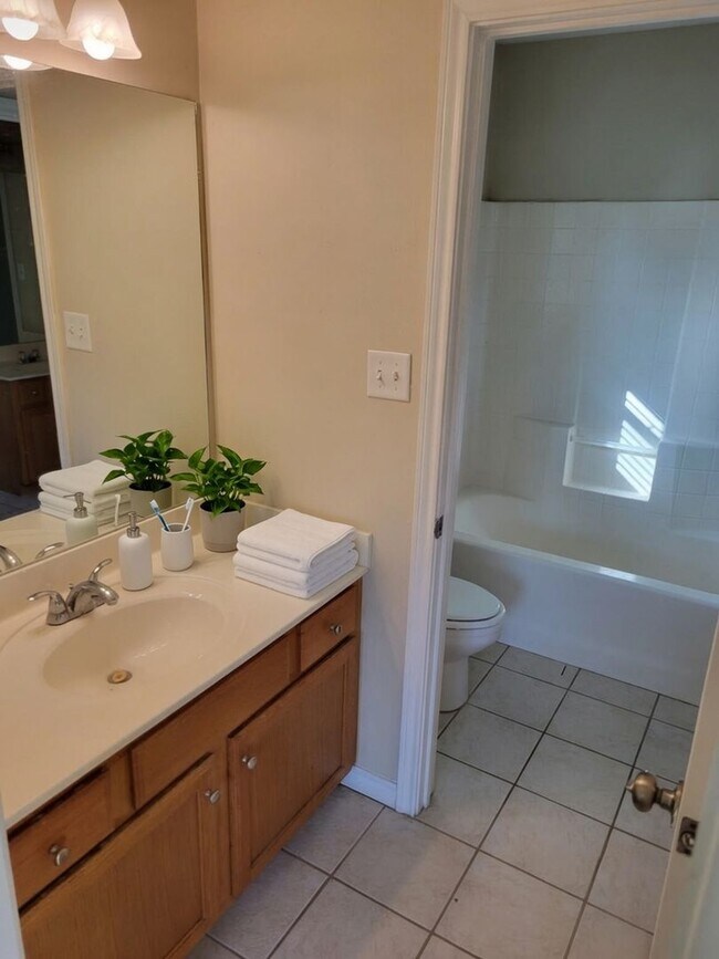 Building Photo - AUGUST 2026 PRE-LEASE!!  Adorable 4 Bedroom 2 Bathroom Home
