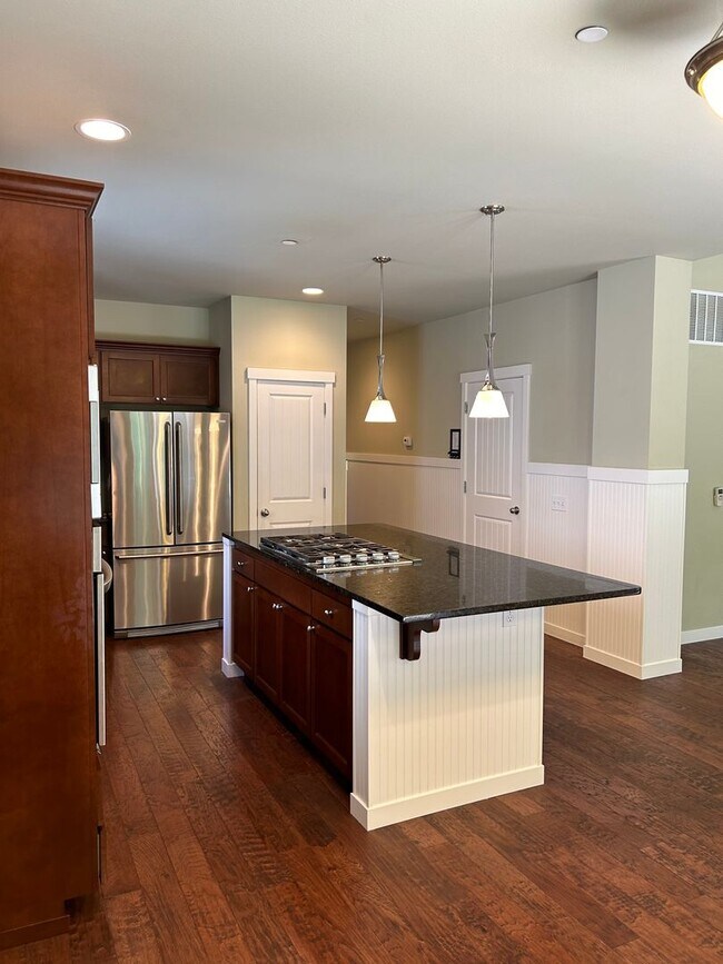 Building Photo - Newer Duvall 5 Bedroom 3 Bath Luxury Home