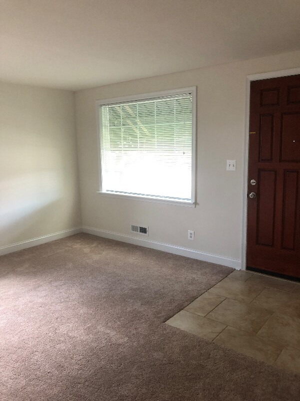 Building Photo - 1913 Searles Rd