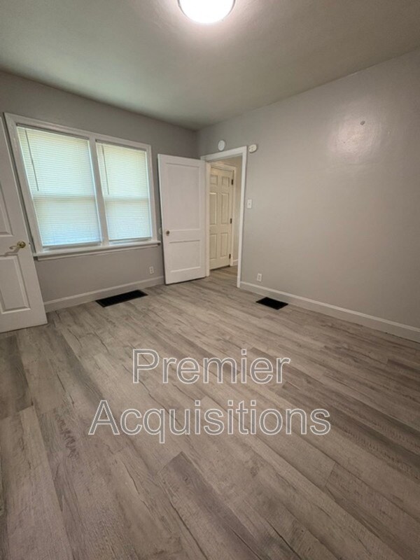 Building Photo - 478 Dulaney Ave