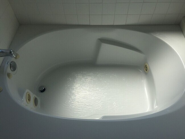 Building Photo - 4 bedroom Exit 1