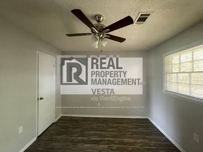 Building Photo - 406 Russell Pkwy