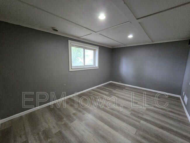 Building Photo - 1242 Edgewood Dr