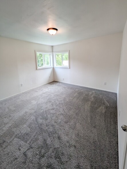 Building Photo - 14301 Mill Ct
