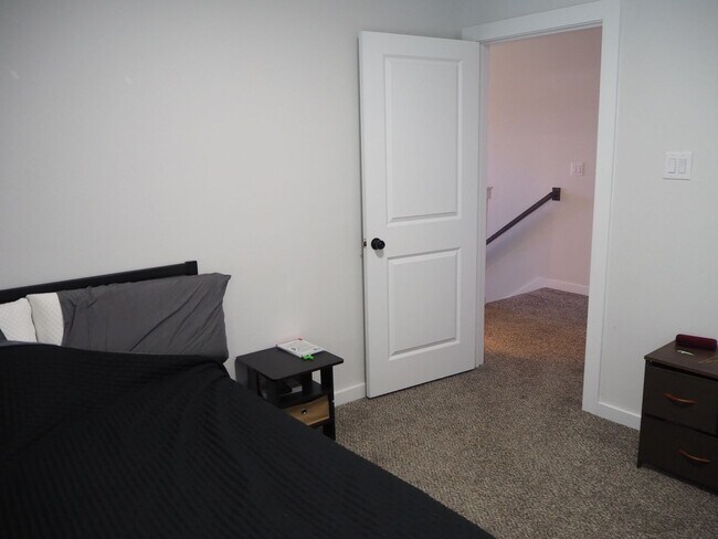 Building Photo - 4 Bed 2.5 Bath Duplex in Ft Worth