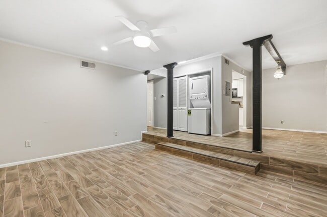 Building Photo - Alamo Heights Condo