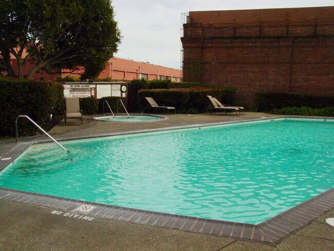 Building Photo - One Bedroom Condo in Pacific Park Plaza
