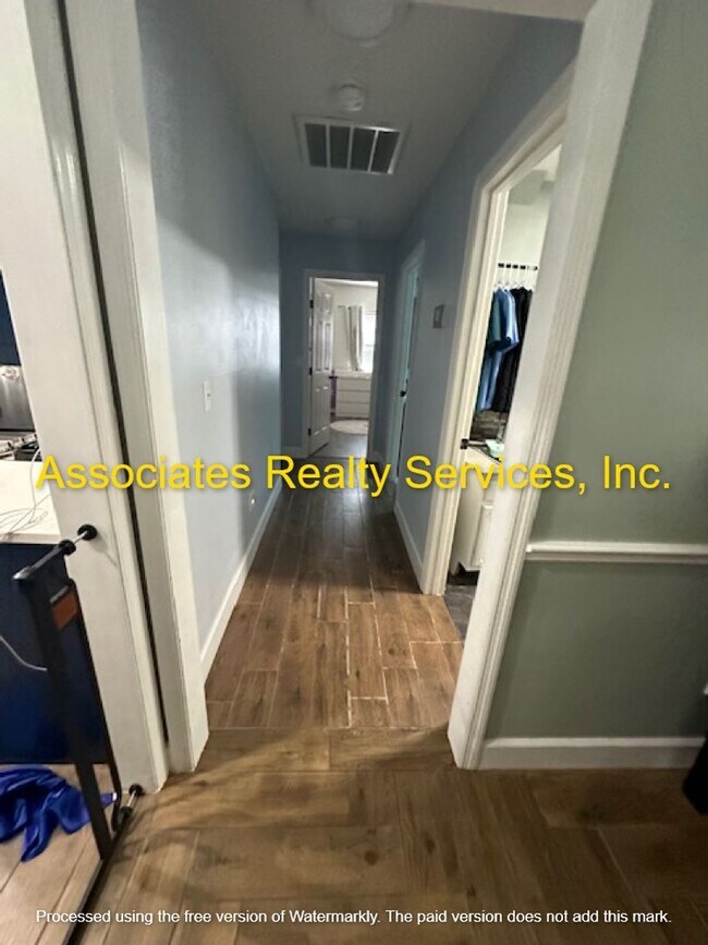 Building Photo - Beautiful Family home in Mentone!