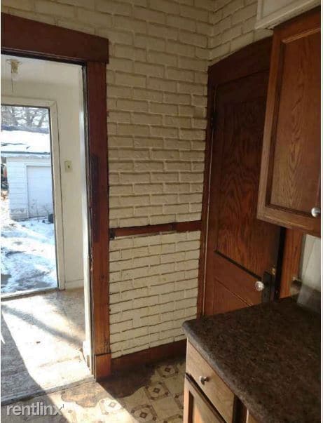 Building Photo - 3 br, 1 bath House - 902 West McClure Avenue