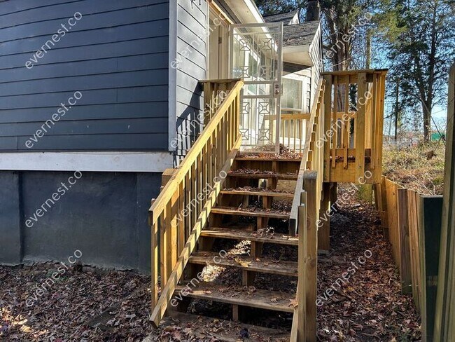Building Photo - Charming 3-Bedroom, 2-Bathroom Home / Pet-...