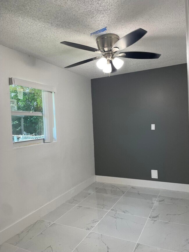 Building Photo - 8131 SW 6th St