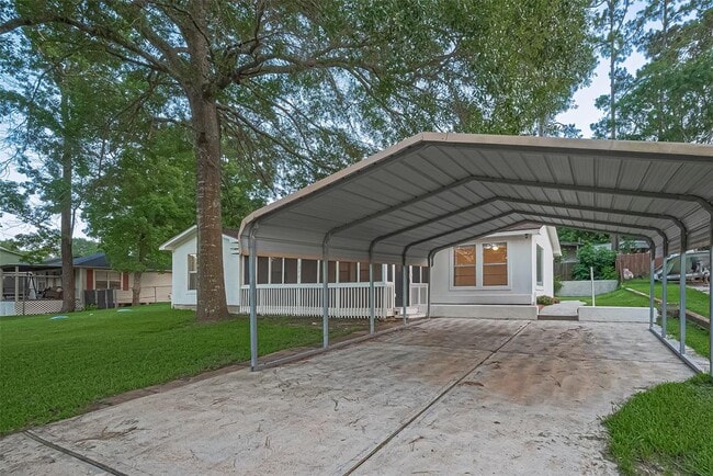 Building Photo - 1372 W Pine Lake Cir