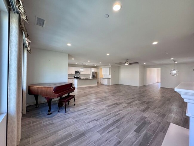 Building Photo - 4 bedroom single story Spencers Crossing h...