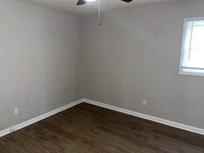 Building Photo - 4833 Scottsdale Ave