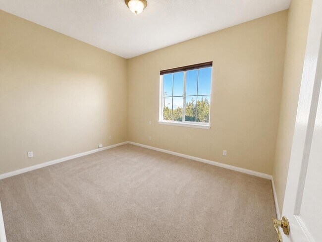 Building Photo - 2805 Snow Line Dr