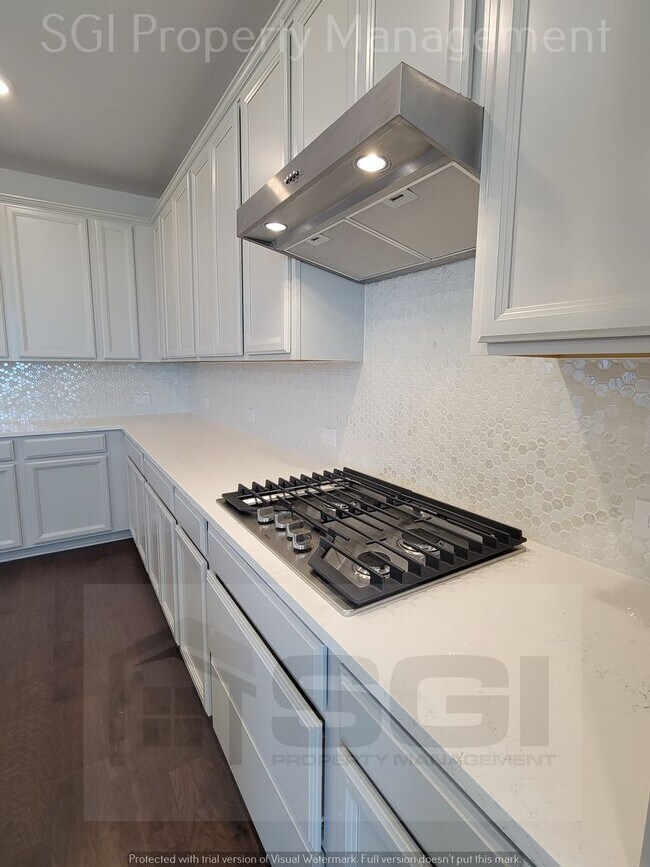Building Photo - Incredible Brand New 6 Bedroom!!